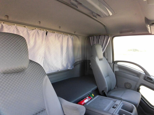 いすゞフォワードアルミウイング中型（4t）[写真16]