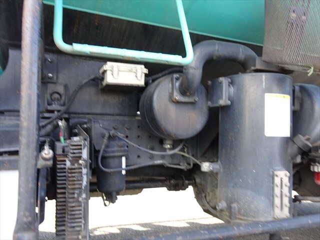 三菱ふそうキャンターバキュームカー小型（2t・3t）[写真04]