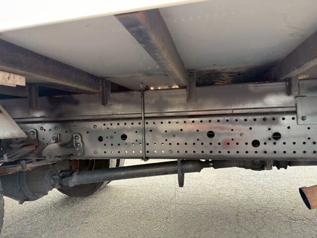 いすゞフォワードアルミバン中型（4t）[写真13]