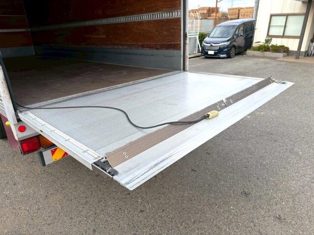 いすゞフォワードアルミバン中型（4t）[写真05]