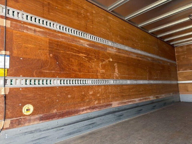 いすゞフォワードアルミバン中型（4t）[写真09]