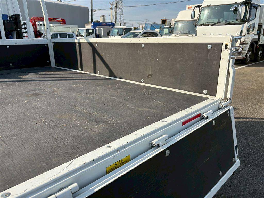 三菱ふそうキャンタークレーン4段小型（2t・3t）[写真10]