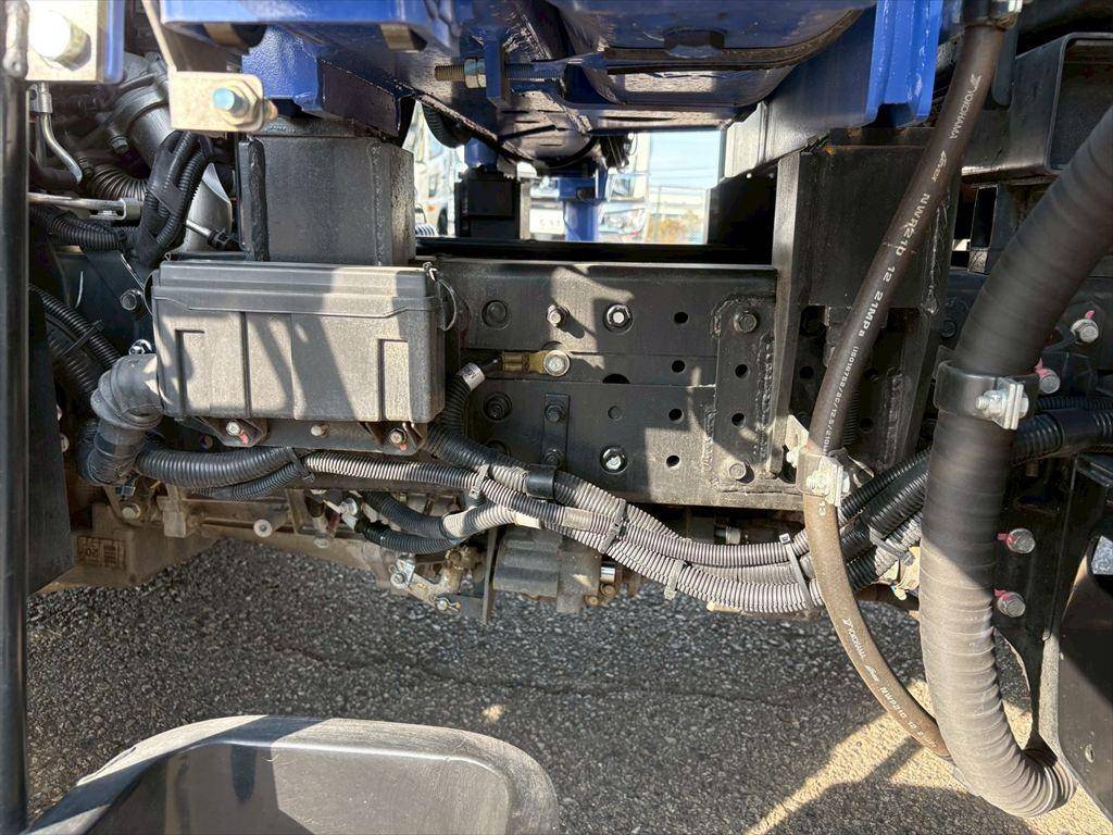 三菱ふそうキャンタークレーン4段小型（2t・3t）[写真14]