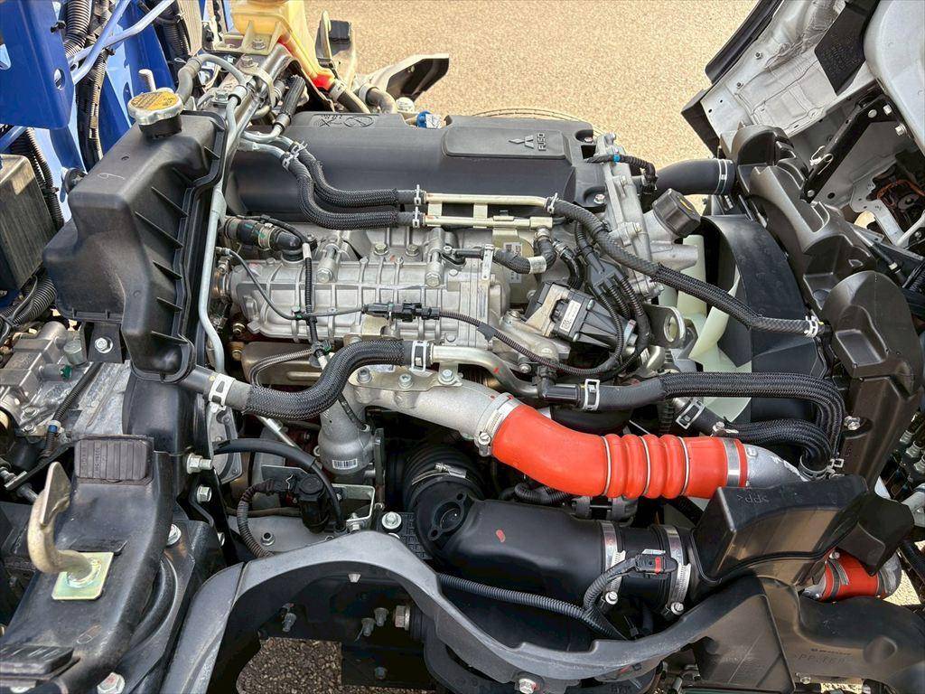 三菱ふそうキャンタークレーン4段小型（2t・3t）[写真17]