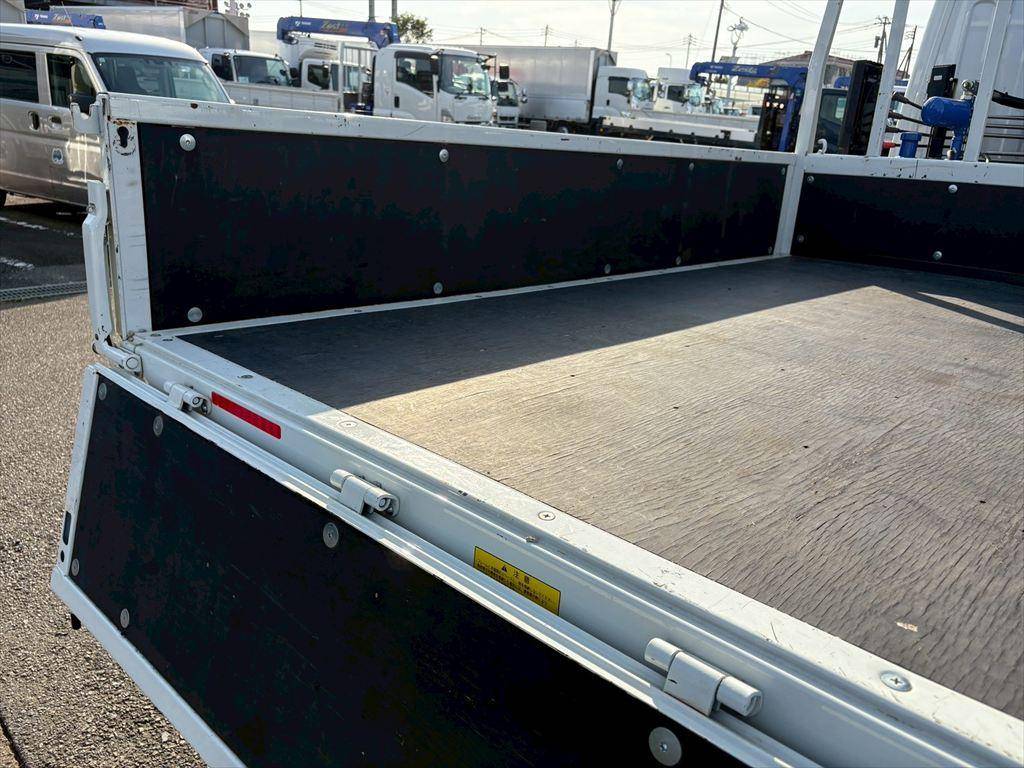 三菱ふそうキャンタークレーン4段小型（2t・3t）[写真09]