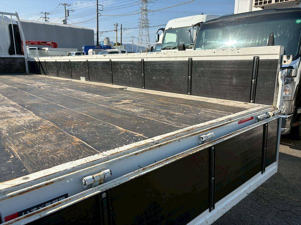 いすゞフォワード平ボディ中型（4t）[写真10]