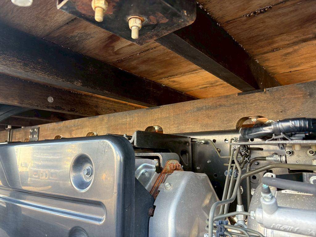 いすゞフォワード平ボディ中型（4t）[写真12]