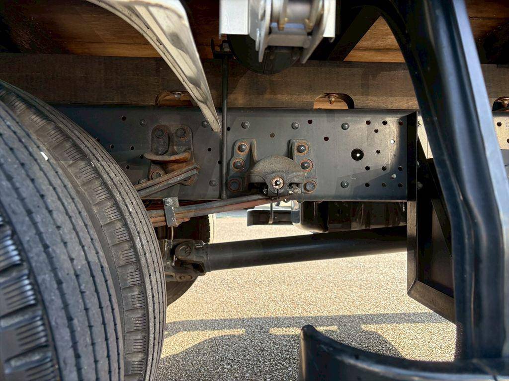 いすゞフォワード平ボディ中型（4t）[写真15]