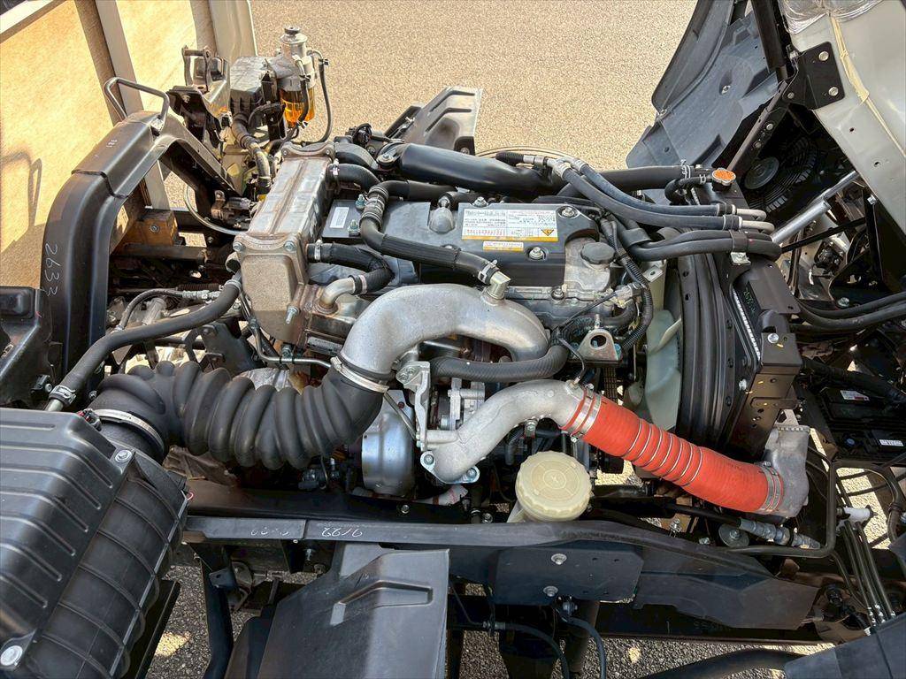 いすゞフォワード平ボディ中型（4t）[写真16]