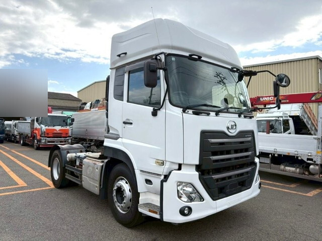 UDトラックスクオントレーラーヘッド（トラクターヘッド）大型（10t）2PG-GK5AAB [写真01]