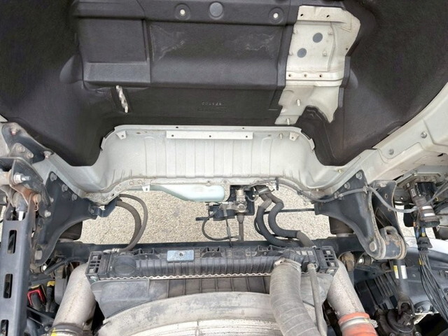 UDトラックスクオントレーラーヘッド（トラクターヘッド）大型（10t）[写真15]