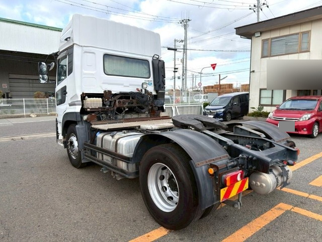 UDトラックスクオントレーラーヘッド（トラクターヘッド）大型（10t）[写真02]