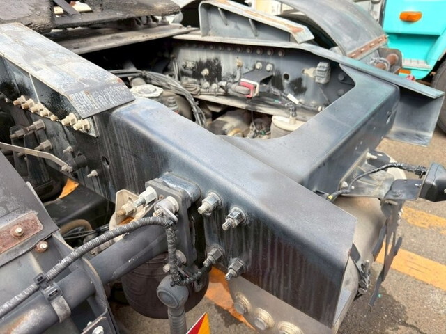 UDトラックスクオントレーラーヘッド（トラクターヘッド）大型（10t）[写真08]