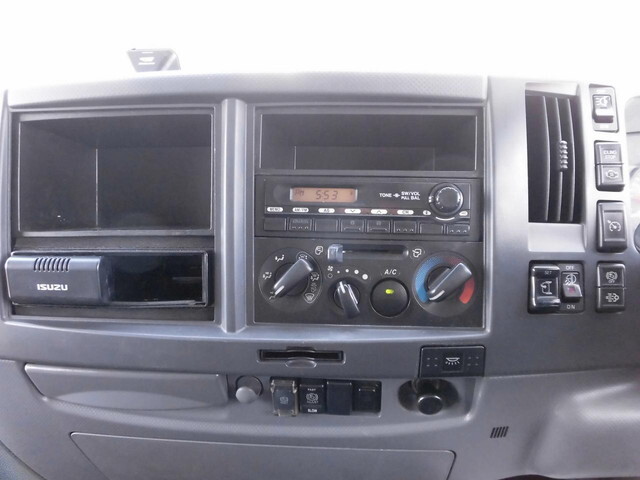 いすゞフォワードアルミウイング中型（4t）[写真19]