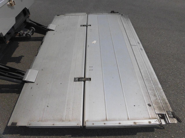 日野レンジャーアルミウイング中型（4t）[写真08]