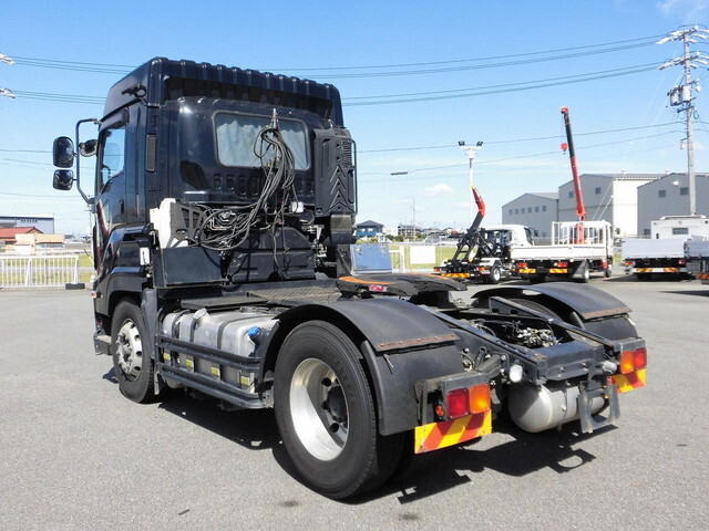 いすゞギガトレーラーヘッド（トラクターヘッド）大型（10t）[写真02]