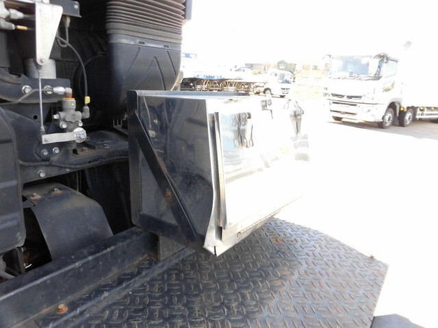 いすゞギガトレーラーヘッド（トラクターヘッド）大型（10t）[写真26]