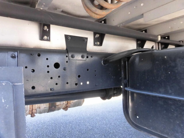 三菱ふそうファイターアルミウイング中型（4t）[写真13]