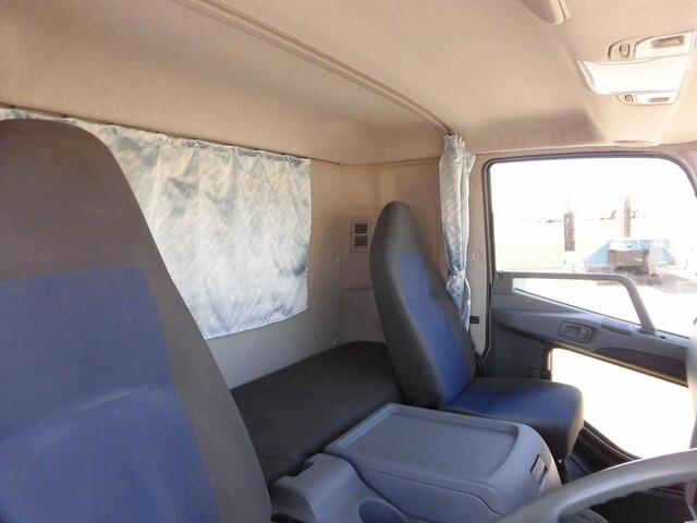 三菱ふそうファイターアルミウイング中型（4t）[写真17]