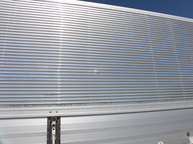 三菱ふそうファイターアルミウイング中型（4t）[写真27]