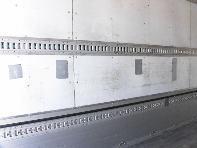 三菱ふそうファイターアルミウイング中型（4t）[写真28]