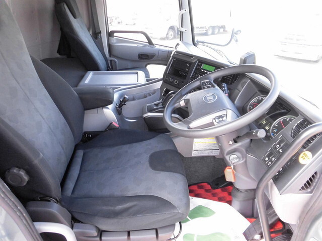 UDトラックスその他の車種アルミウイング大型（10t）[写真16]