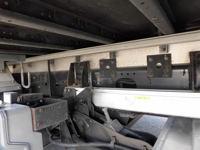 いすゞフォワードアルミウイング中型（4t）[写真14]