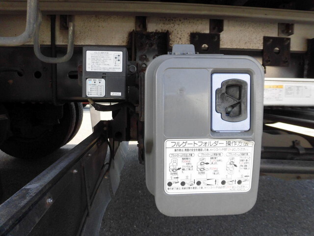 いすゞフォワードアルミウイング中型（4t）[写真09]