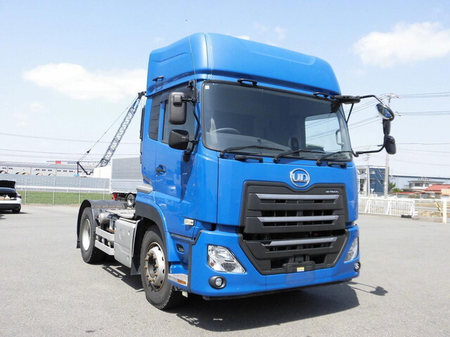 UDトラックスクオントレーラーヘッド（トラクターヘッド）大型（10t）[写真01]