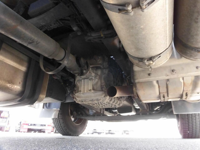 UDトラックスクオントレーラーヘッド（トラクターヘッド）大型（10t）[写真11]