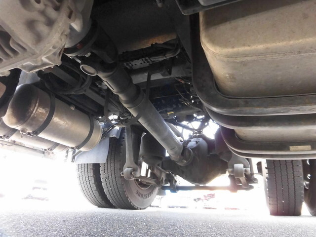 UDトラックスクオントレーラーヘッド（トラクターヘッド）大型（10t）[写真12]