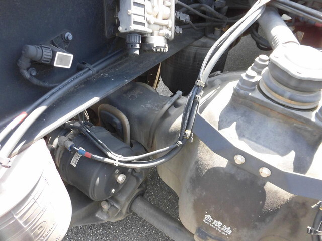 UDトラックスクオントレーラーヘッド（トラクターヘッド）大型（10t）[写真13]