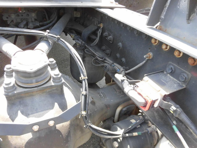 UDトラックスクオントレーラーヘッド（トラクターヘッド）大型（10t）[写真14]