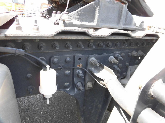 UDトラックスクオントレーラーヘッド（トラクターヘッド）大型（10t）[写真15]