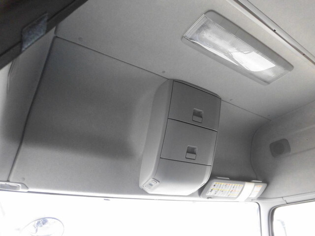 UDトラックスクオントレーラーヘッド（トラクターヘッド）大型（10t）[写真19]