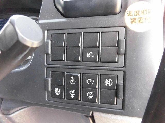 UDトラックスクオントレーラーヘッド（トラクターヘッド）大型（10t）[写真22]