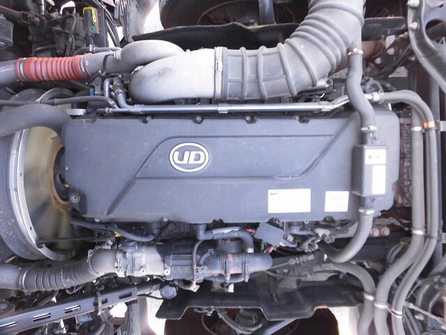 UDトラックスクオントレーラーヘッド（トラクターヘッド）大型（10t）[写真25]