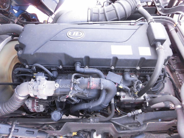 UDトラックスクオントレーラーヘッド（トラクターヘッド）大型（10t）[写真26]