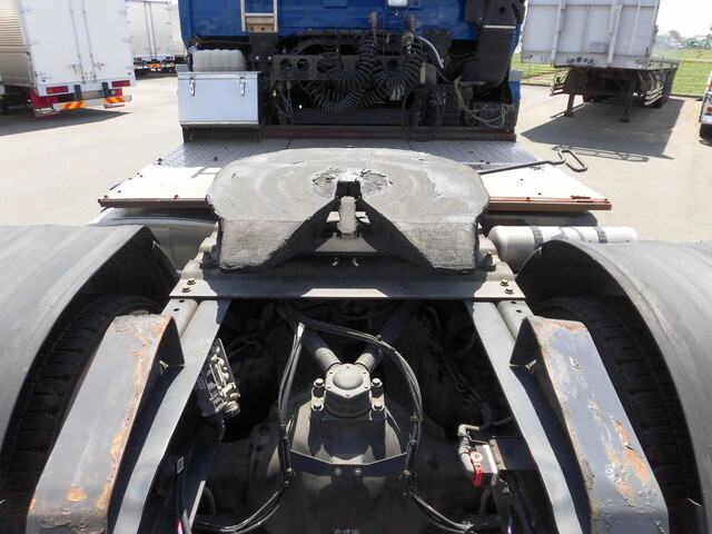 UDトラックスクオントレーラーヘッド（トラクターヘッド）大型（10t）[写真07]