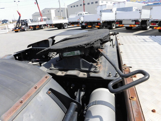 UDトラックスクオントレーラーヘッド（トラクターヘッド）大型（10t）[写真08]
