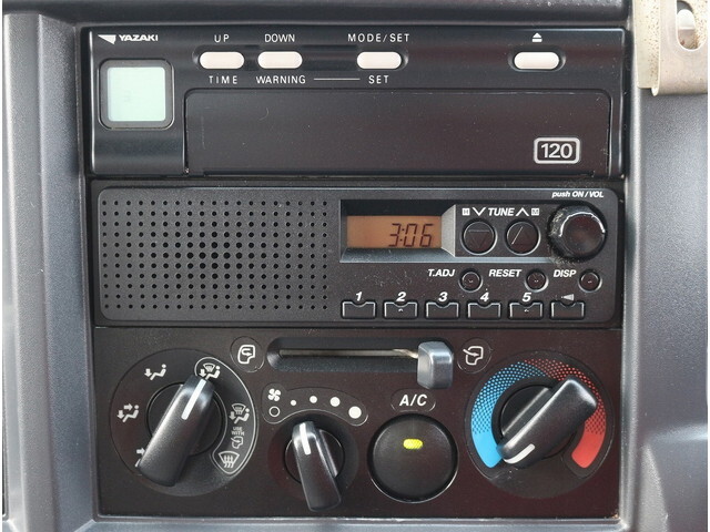 いすゞエルフパネルバン小型（2t・3t）[写真33]