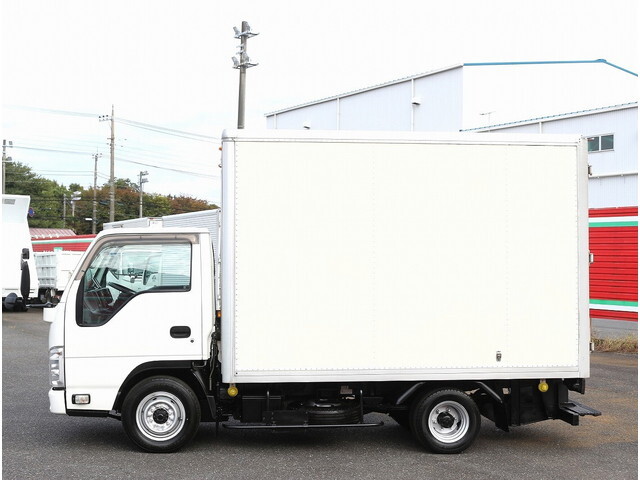 いすゞエルフパネルバン小型（2t・3t）[写真08]