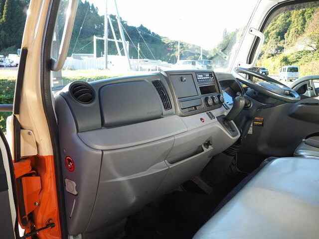 三菱ふそうキャンタークレーン4段小型（2t・3t）[写真32]