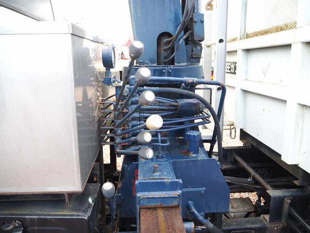 三菱ふそうキャンターダンプ・クレーン付小型（2t・3t）[写真12]