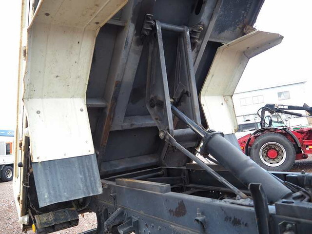 三菱ふそうキャンターダンプ・クレーン付小型（2t・3t）[写真19]