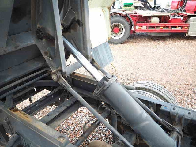 三菱ふそうキャンターダンプ・クレーン付小型（2t・3t）[写真22]