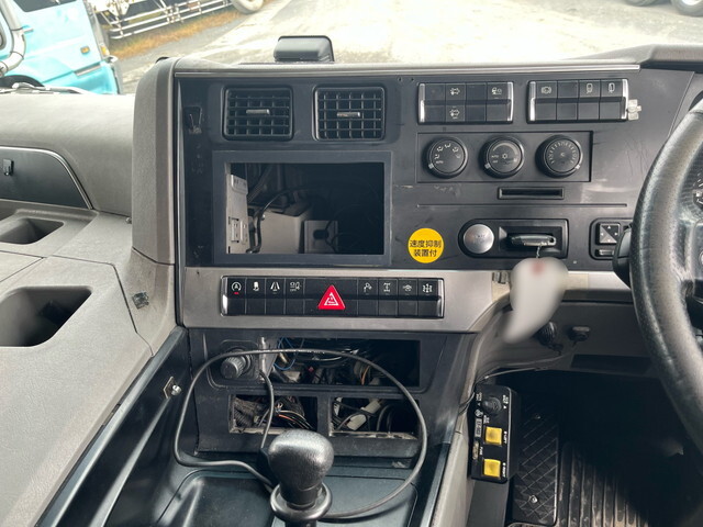 三菱ふそうスーパーグレートダンプ大型（10t）[写真12]