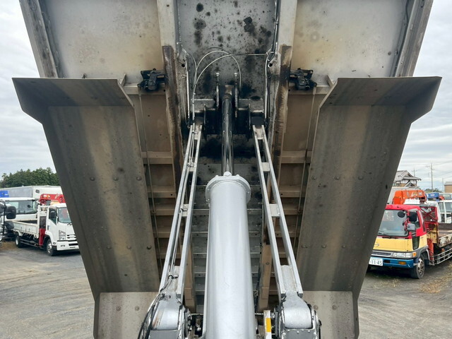 三菱ふそうスーパーグレートダンプ大型（10t）[写真24]