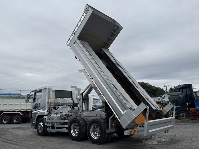三菱ふそうスーパーグレートダンプ大型（10t）[写真05]