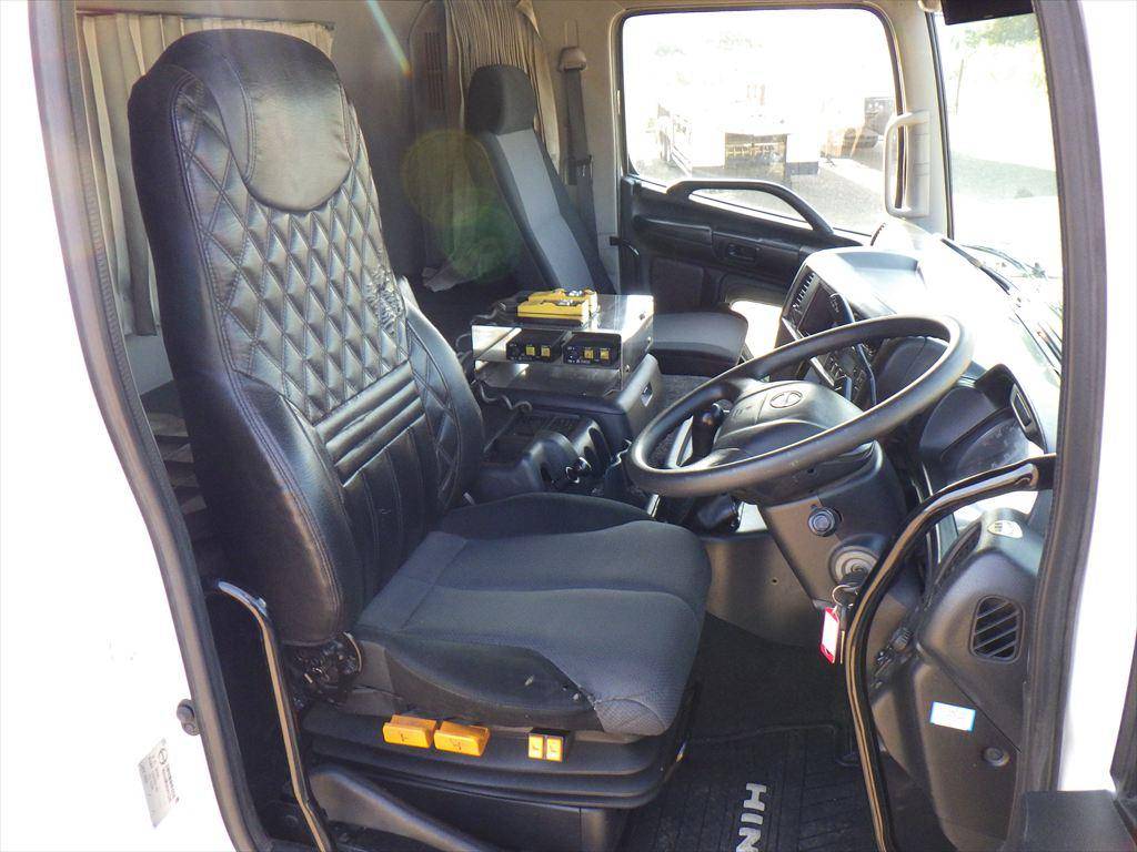 日野プロフィアコンテナ専用車大型（10t）[写真18]